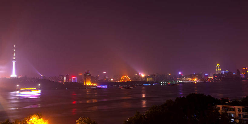 无人,家,高楼大厦,横图,室外,夜晚,正面,度假,办公楼,河流,美景,水,植物,城市风光,城市,大厦,建筑,路灯,摩天大楼,写字楼,夜景,照明,武汉,中国,亚洲,阴影,光线,影子,房屋,屋子,河水,景观,水流,公寓,灯光,娱乐,洋房,楼房,住宅,灯,树,树木,绿色,自然,楼宇,享受,休闲,商务楼,景色,放松,生长,成长,照亮,照明设备,东亚,湖北,湖北省,武汉市,汉口,中华人民共和国,省会,华中地区,鄂,彩图,房子,大楼,高层建筑,高楼,摩天楼,东方芝加哥