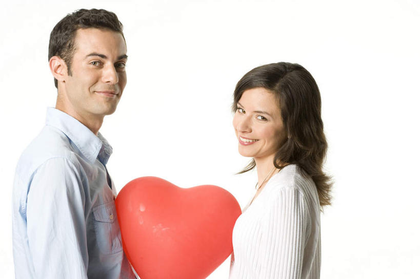 西方人,两个人,家庭,夫妻,站,笑,微笑,横图,室内,白天,白色背景,侧面,爱情,项链,欧洲,欧洲人,服装,爱心,装饰,塑料,浪漫,注视,休闲装,装饰品,一个,衣服,红色,气球,饰品,首饰,塑料制品,观察,看,靠,靠着,站着,休闲,温暖,温馨,心形,一家人,休闲服,橡胶,恩爱,恋人,摄影,服饰,影棚,单个,观看,华丽,修饰,点缀,和睦,察看,关注,橡胶制品,衬托,美观,雅致,雅观,男人,男性,年轻男性,年轻女性,女人,女性,白种人,年轻人,心型,夫妇,情侣,站立,半身,彩图,影棚拍摄,拍摄,伴侣,融洽