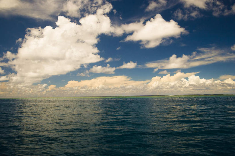 无人,横图,室外,白天,正面,旅游,度假,海浪,海洋,美景,景观,浪花,水平线,云,云朵,辽阔,海平线,云彩,娱乐,蓝色,白云,蓝天,天空,自然,海水,天,享受,休闲,广阔,景色,放松,晴朗,一望无际,自然风光,大洋洲,海景,塔希提岛,法属波利尼西亚,社会群岛,大溪地,法属玻利尼西亚,塔西提岛,无边无际,一马平川,大海,风浪,海,海水的波动,近岸浪,涌浪,晴空,彩图,水天相接,水天一线