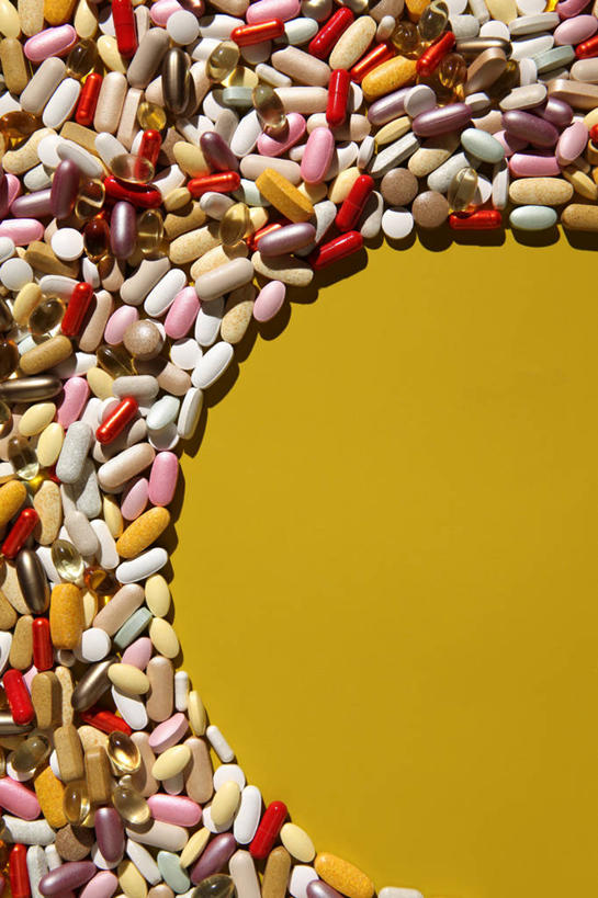 无人,竖图,俯视,室内,特写,白天,安全,桌面,桌子,静物,一堆,许多,阴影,半圆,堆叠,堆积,黄色背景,反射,木制,图形,药剂,药丸,影子,防护,很多,几何,胶囊,药片,木制品,药品,治疗,摄影,影棚,堆,保护,药物,医疗,维生素,数学,瘦身,保险,预防,半圆形,平安,彩图,高角度拍摄,影棚拍摄,拍摄,几何图形,脂溶性维生素,生育酚,抗氧化剂,平面图形