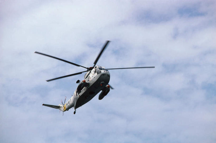 无人,横图,室外,特写,白天,仰视,飞机,美国,飞翔,阴影,飞行,光线,影子,云,云朵,翱翔,云彩,飞,蓝色,白云,蓝天,天空,阳光,天,空军,一架,晴朗,直升机,北美,北美洲,美洲,美军,运输直升机,运用直升机,海王直升机,SH-3D海王直升机,北亚美利加洲,亚美利加洲,晴空,彩图,低角度拍摄