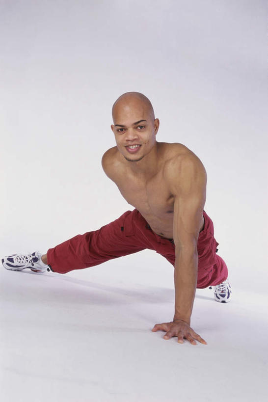 西方人,肌肉,健壮,一个人,俯卧撑,竖图,室内,白天,白色背景,正面,欧洲,非洲,黑人,欧洲人,仅一个男性,仅一个人,撑,裤子,注视,裸露,仅一个年轻男性,红色,观察,看,健康,活力,力量,摄影,影棚,观看,张开双腿,青春,察看,撑着,强壮,关注,裸,背手,展开双腿,男人,男性,年轻男性,非洲人,伏地挺身,彩图,全身,影棚拍摄,拍摄,掌上压,伸展双腿