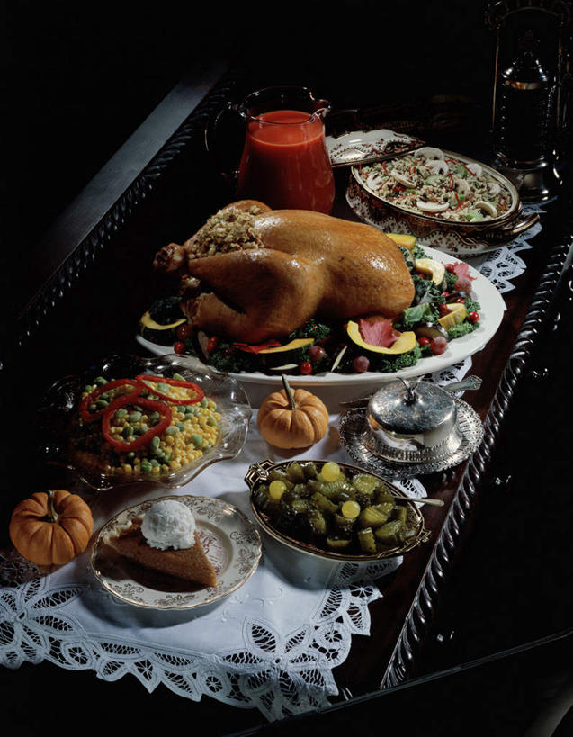 无人,竖图,俯视,室内,特写,白天,桌面,桌子,蔬菜,土豆,餐具,阴影,节日,庆祝,新鲜,反射,木制,碟子,盘,影子,生食,蔬菜沙拉,沙拉,食品,文化,色拉,沙律,食物,盘子,木制品,碟,庆典,有机食品,绿色食品,纪念,色拉酱,千岛酱,感恩节,馍馍蛋,红籽,赤阳子,火把果,火棘,救兵粮,救命粮,洋芋,山药蛋,马铃薯,彩图,高角度拍摄