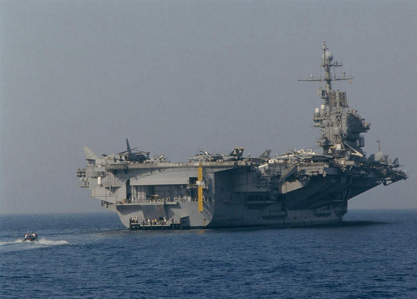 无人,横图,室外,白天,正面,海浪,海洋,船,美国,阴影,波纹,飞溅,溅,光线,液体,影子,浪花,水滴,水珠,蓝色,蓝天,水纹,天空,阳光,海水,船尾波,波浪,天,军舰,晴朗,甲板,北美,北美洲,喷洒,航母,美洲,海军,海景,战舰,航空母舰,美军,飞行甲板,军用战舰,肯尼迪号,肯尼迪号航母,约翰.肯尼迪号,战船,约翰.肯尼迪航空母舰,万里无云,北亚美利加洲,亚美利加洲,空母,载机巡洋舰,大海,风浪,海,海水的波动,近岸浪,涌浪,晴空,晴空万里,彩图