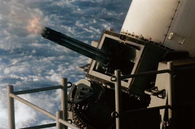 无人,横图,俯视,室外,白天,热情,竞争,海浪,海洋,船,火,美国,对抗,阴影,冲突,光线,火焰,影子,浪花,燃烧,破坏,阳光,海水,武器,战争,军舰,甲板,损坏,北美,北美洲,攻击,威胁,对立,矛盾,兵器,航母,美洲,海军,防御,海景,战舰,航空母舰,小鹰号航空母舰,美军,飞行甲板,军用战舰,战船,敌对,挫败,斗争,抗拒,抗衡,北亚美利加洲,亚美利加洲,杀伤,威慑,空母,载机巡洋舰,危险,大海,风浪,海,海水的波动,近岸浪,涌浪,彩图,高角度拍摄