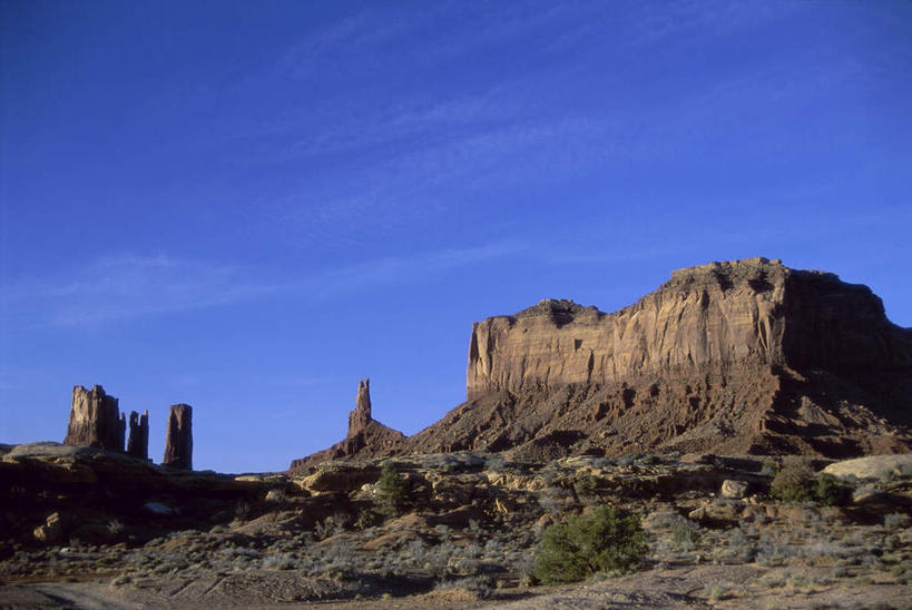 无人,横图,室外,白天,正面,旅游,度假,石头,美景,沙漠,山,山脉,美国,阴影,光线,石子,影子,景观,山顶,山峰,山峦,娱乐,蓝色,蓝天,天空,阳光,自然,群山,天,享受,休闲,景色,放松,晴朗,亚利桑那,北美,北美洲,自然风光,美洲,亚利桑那州,沉积岩,万里无云,纪念碑山谷,纪念碑谷,纪念碑山谷公园,纪念谷,大峡谷之州,北亚美利加洲,亚美利加洲,纪念碑谷纳瓦霍部落公园,颠峰,极峰,水成岩,大漠,砂漠,石块,岩石,晴空,晴空万里,彩图