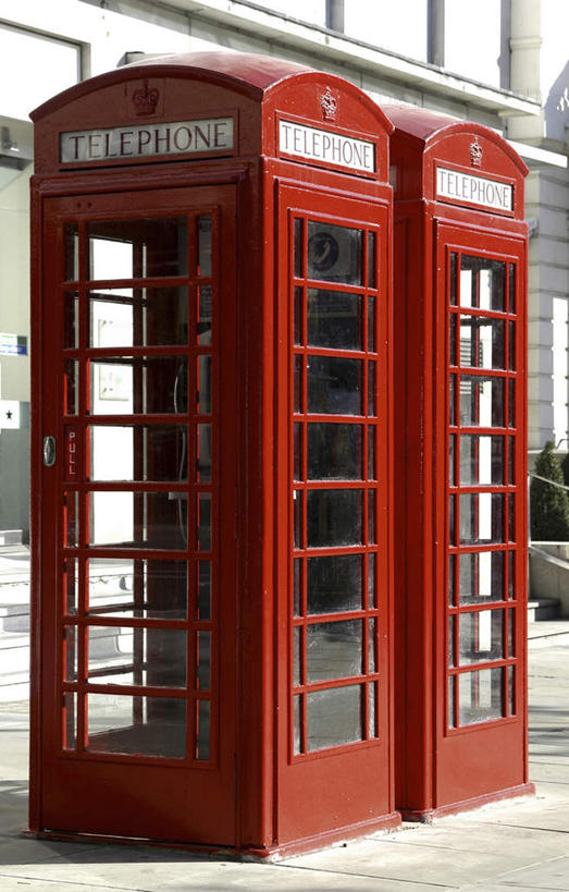无人,打电话,竖图,室外,白天,正面,度假,美景,城市风光,城市,电话,英国,欧洲,英文,标志,文字,字符,字母,景观,娱乐,通讯设备,标识,英格兰,电话亭,话筒,享受,休闲,电话线,景色,便捷,放松,服务,公用电话,英文字母,公共设施,固定电话,西欧,大不列颠,大不列颠及北爱尔兰联合王国,大不列颠联合王国,日不落英帝国,英吉利,交流,电话机,沟通,通话,彩图