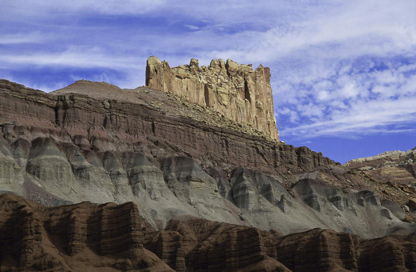 无人,横图,室外,白天,仰视,旅游,度假,石头,美景,山,山脉,美国,阴影,光线,纹路,石子,纹理,影子,景观,山峰,云,云朵,山峦,云彩,娱乐,蓝色,白云,蓝天,天空,阳光,自然,群山,天,享受,休闲,景色,放松,晴朗,北美,北美洲,犹他州,自然风光,美洲,圆顶礁国家公园,肌理,北亚美利加洲,亚美利加洲,犹他,蜂窝之州,蜂房州,国会礁脉国家公园,国会礁国家公园,石块,岩石,晴空,彩图,低角度拍摄