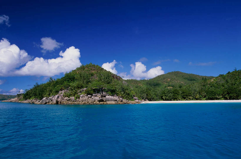 无人,横图,室外,白天,正面,旅游,度假,岛屿,海浪,海洋,石头,美景,树林,植物,非洲,塞舌尔,阴影,光线,石子,影子,岛,景观,浪花,云,云朵,云彩,娱乐,树,树木,蓝色,绿色,白云,蓝天,天空,阳光,自然,海水,天,享受,休闲,景色,放松,生长,晴朗,成长,自然风光,海景,塞舌尔共和国,阿非利加洲,东非,帕尔梅岛,普拉兰岛,普拉斯兰岛,大海,风浪,海,海水的波动,近岸浪,列岛,群岛,石块,岩石,涌浪,诸岛,晴空,彩图