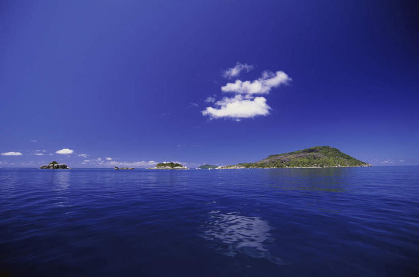 无人,横图,室外,白天,正面,旅游,度假,岛屿,海浪,海洋,美景,非洲,塞舌尔,阴影,光线,影子,岛,景观,浪花,云,云朵,云彩,娱乐,蓝色,白云,蓝天,天空,阳光,自然,海水,天,享受,休闲,景色,放松,晴朗,自然风光,海景,塞舌尔共和国,阿非利加洲,东非,大海,风浪,海,海水的波动,近岸浪,列岛,群岛,涌浪,诸岛,晴空,彩图