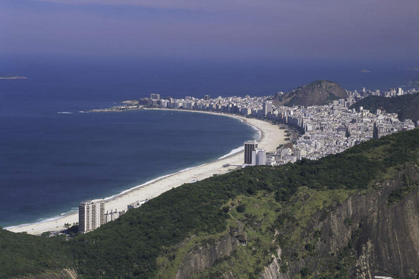 无人,家,横图,室外,白天,正面,旅游,度假,海浪,海洋,美景,沙滩,山,山脉,植物,城市风光,城市,建筑,巴西,阴影,光线,沙子,影子,房屋,屋子,海岸,景观,浪花,山峰,水平线,云,云朵,公寓,建筑群,辽阔,海平线,沙地,山峦,云彩,娱乐,建设,洋房,楼房,住宅,树,树木,蓝色,绿色,白云,蓝天,天空,阳光,自然,海水,群山,天,享受,休闲,广阔,景色,南美,放松,生长,晴朗,成长,一望无际,南美洲,拉丁美洲,美洲,里约热内卢,海景,里约热内卢州,巴西联邦共和国,首府,亚美利加洲,南亚美利加洲,里约热内卢市,无边无际,一马平川,科巴卡巴纳海滩,科帕卡巴纳海滩,大海,风浪,海,海水的波动,海滩,近岸浪,涌浪,晴空,彩图,房子,水天相接,水天一线