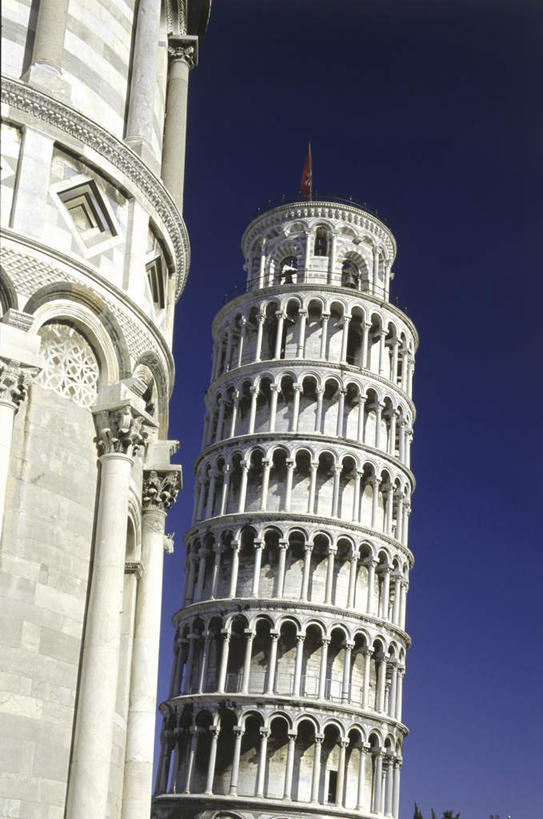 无人,竖图,室外,白天,仰视,旅游,度假,名胜古迹,标志建筑,地标,建筑,意大利,欧洲,一排,许多,阴影,遗迹,整齐,光线,影子,拱门,古迹,文物,娱乐,建设,古建筑,排列,蓝色,蓝天,天空,阳光,天,享受,休闲,旅游胜地,放松,晴朗,比萨城,比萨斜塔,托斯卡纳,队列,南欧,古文明,万里无云,意大利共和国,奇迹广场,比萨大教堂,托斯卡纳大区,晴空,晴空万里,彩图,低角度拍摄