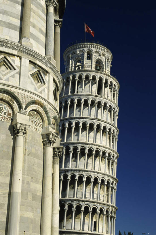 无人,竖图,室外,白天,仰视,旅游,度假,名胜古迹,标志建筑,地标,建筑,意大利,欧洲,一排,许多,阴影,遗迹,整齐,光线,影子,拱门,古迹,文物,娱乐,建设,古建筑,排列,蓝色,蓝天,天空,阳光,天,享受,休闲,旅游胜地,放松,晴朗,比萨城,比萨斜塔,托斯卡纳,队列,南欧,古文明,万里无云,意大利共和国,奇迹广场,比萨大教堂,托斯卡纳大区,晴空,晴空万里,彩图,低角度拍摄