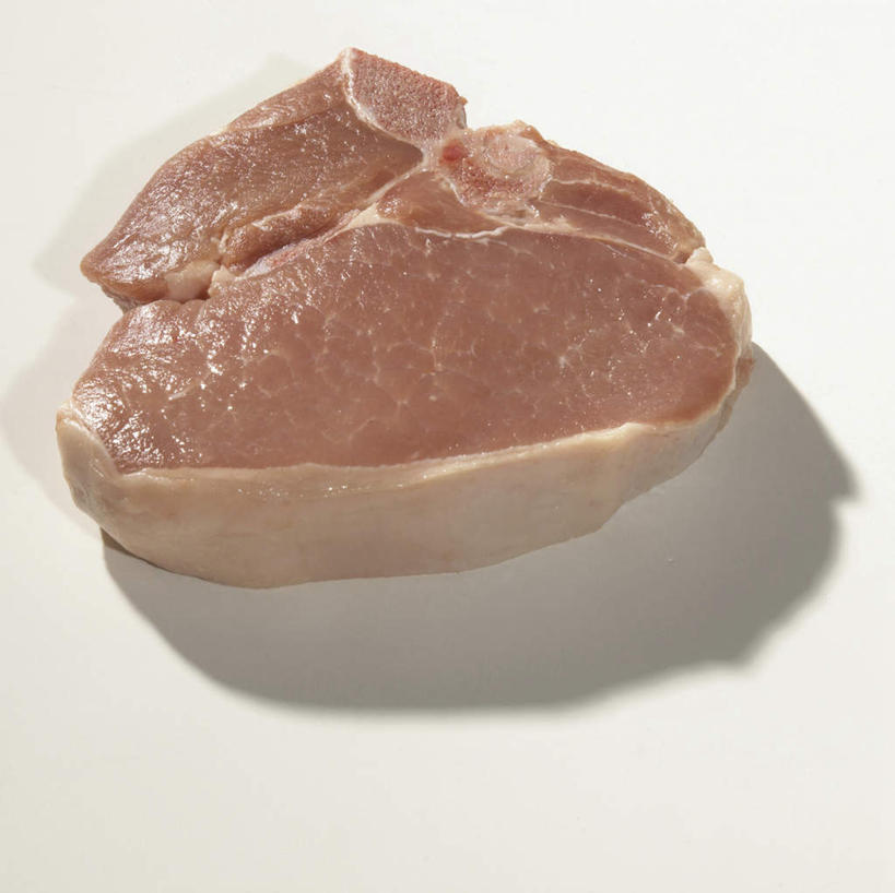 无人,横图,俯视,室内,特写,白天,白色背景,一块,阴影,新鲜,反射,影子,肉,生食,猪排,猪肉,肉类,红色,摄影,影棚,肉食,豚肉,彩图,高角度拍摄,影棚拍摄,拍摄