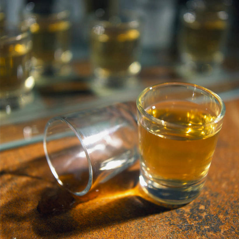 无人,方图,室内,特写,白天,正面,杯子,许多,阴影,朦胧,模糊,反射,影子,伏特加,酒类,洒,玻璃制品,酒,排列,水杯,摄影,影棚,蒸馏酒,摆列,玻璃杯,撒,彩图,影棚拍摄,拍摄,布列,分列