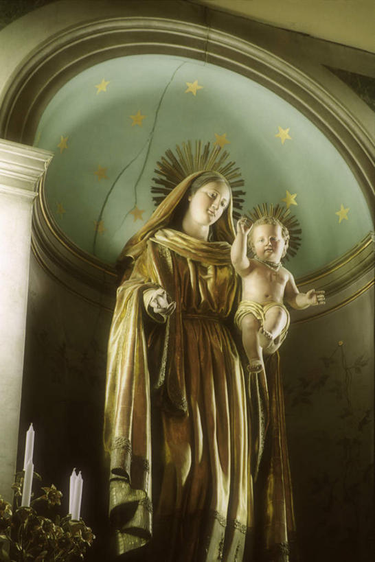 西方人,婴儿,儿童,无人,家庭,母亲,教堂,站,抱,竖图,室内,白天,仰视,旅游,度假,纯洁,标志建筑,地标,建筑,雕塑,法国,欧洲,欧洲人,圣母,圣母玛利亚,阴影,节日,朦胧,模糊,艺术,装饰,反射,雕刻,雕像,影子,注视,文化,娱乐,建设,小孩,工艺品,观察,看,祈祷,站着,享受,休闲,健康,温暖,温馨,一家人,旅游胜地,放松,可爱,母爱,童年,童趣,许愿,宗教,信仰,活泼,抱着,观看,纪念,祈求,美术,和睦,察看,搂着,基督,基督教,关注,天主教,主题,宝宝,耶稣,陈列,童真,信念,纯真,烂漫,无邪,圣雷米,玛利亚,法兰西共和国,救世主,功能,美学,法兰西第五共和国,母婴,基利斯督,弥赛亚,默西亚,罗纳河口,普罗旺斯.阿尔卑斯.蓝色海岸,普罗旺斯.阿尔卑斯.蓝色海岸大区,袍子,罗讷河口省,圣女,伶俐,平安,天真,年轻女性,女人,女性,白种人,孩子,年轻人,搂,搂抱,站立,半身,彩图,低角度拍摄,大教堂,礼拜堂,融洽