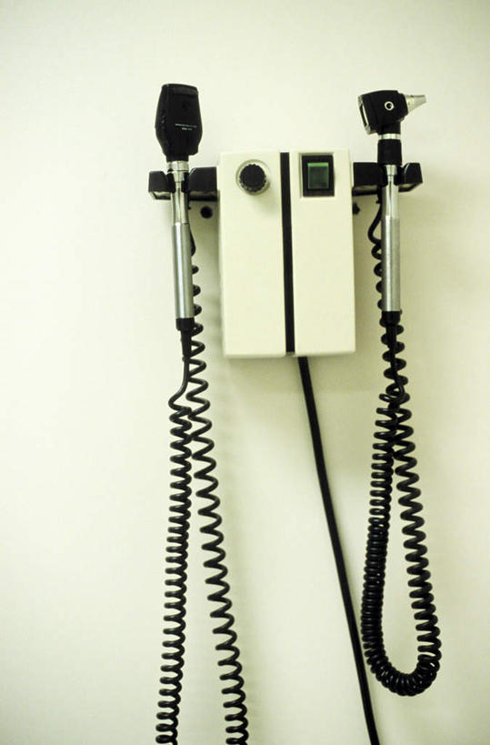 无人,医院,竖图,室内,特写,白天,白色背景,正面,静物,阴影,反射,影子,墙,墙壁,墙面,白色,摄影,影棚,医疗设备,医疗器械,医疗工具,医疗机构,彩图,影棚拍摄,拍摄,病院,诊所