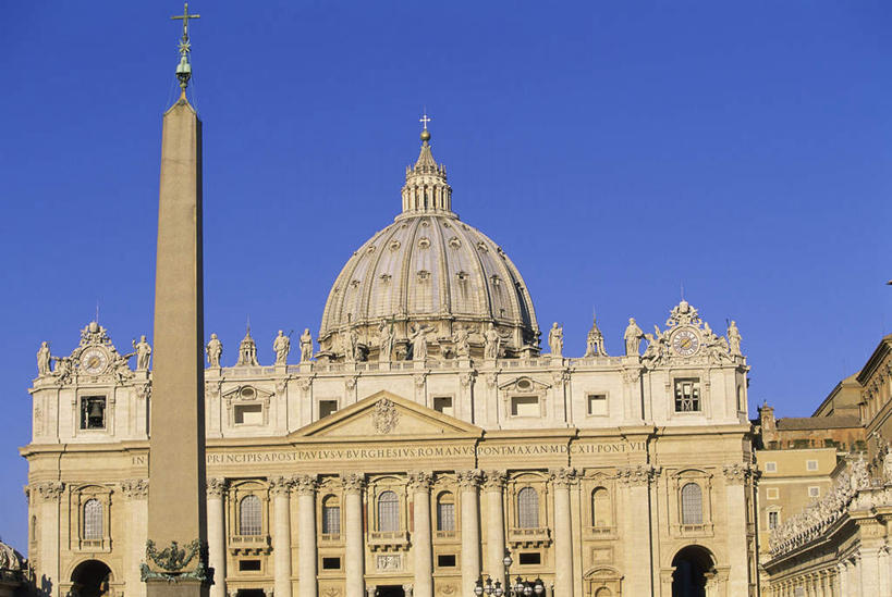 无人,教堂,横图,室外,白天,仰视,旅游,度假,名胜古迹,门,标志建筑,地标,建筑,欧洲,梵蒂冈,阴影,节日,遗迹,光线,影子,墙,拱门,圣彼得大教堂,首都,古迹,文化,文物,娱乐,建设,古建筑,墙壁,墙面,蓝色,蓝天,天空,阳光,门框,天,祈祷,享受,休闲,健康,旅游胜地,放松,许愿,宗教,信仰,晴朗,纪念,祈求,基督教,南欧,天主教,信念,古文明,梵蒂冈城,万里无云,梵蒂冈城国,梵蒂冈圣伯铎大教堂,圣彼得教堂,平安,晴空,晴空万里,彩图,低角度拍摄,大教堂,礼拜堂