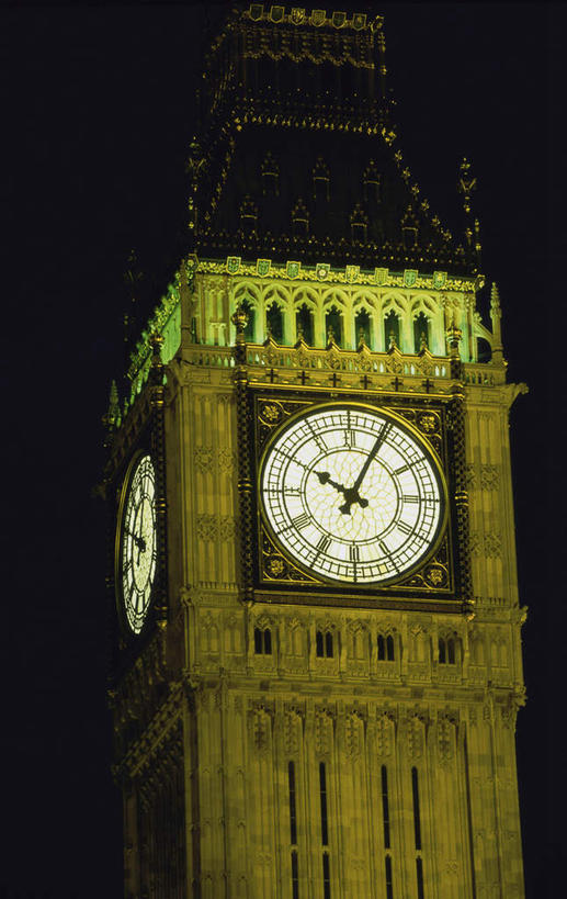 无人,竖图,室外,夜晚,仰视,旅游,度假,名胜古迹,标志建筑,地标,建筑,英国,欧洲,伦敦,阴影,遗迹,时间,光线,时钟,影子,钟楼,灯光,首都,计时,古迹,文物,娱乐,建设,古建筑,大本钟,大笨钟,钟表,享受,休闲,表,旅游胜地,放松,西欧,大不列颠,古文明,大不列颠及北爱尔兰联合王国,塔钟,大不列颠联合王国,日不落英帝国,雾都,威斯敏斯特宫报时钟,伊丽莎白塔,钟,彩图,低角度拍摄