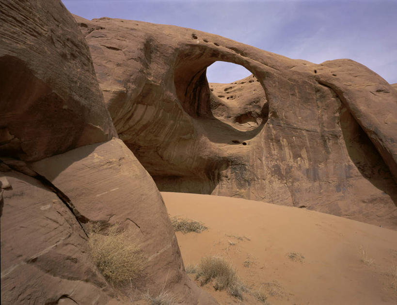 无人,横图,室外,白天,正面,旅游,度假,石头,美景,沙漠,美国,阴影,光线,石子,影子,景观,娱乐,蓝色,蓝天,天空,阳光,自然,天,享受,休闲,景色,放松,晴朗,亚利桑那,北美,北美洲,自然风光,美洲,亚利桑那州,沉积岩,万里无云,纪念碑山谷,纪念碑谷,纪念碑山谷公园,纪念谷,大峡谷之州,北亚美利加洲,亚美利加洲,纪念碑谷纳瓦霍部落公园,水成岩,大漠,砂漠,石块,岩石,晴空,晴空万里,彩图