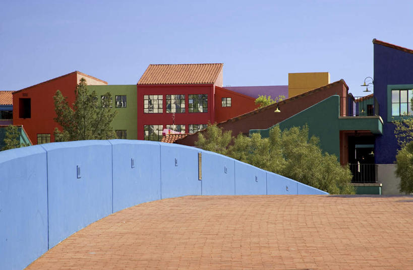 无人,家,横图,室外,白天,正面,度假,美景,植物,城市风光,城市,道路,路,美国,一排,阴影,整齐,光线,影子,房屋,墙,屋子,景观,公寓,小路,交通,娱乐,洋房,楼房,墙壁,墙面,住宅,树,树木,排列,蓝色,绿色,蓝天,天空,阳光,自然,天,享受,休闲,景色,放松,生长,晴朗,成长,亚利桑那,北美,北美洲,队列,美洲,亚利桑那州,万里无云,大峡谷之州,北亚美利加洲,亚美利加洲,图森,晴空,晴空万里,彩图,房子