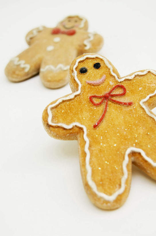 点心,无人,竖图,俯视,室内,特写,白天,白色背景,圣诞节,阴影,节日,庆祝,人形,反射,影子,食品,甜点,文化,食物,糕点,两个,饼干,甜食,零食,庆典,摄影,影棚,纪念,酥饼,姜饼,姜饼人,装饰饼干,彩图,高角度拍摄,影棚拍摄,拍摄