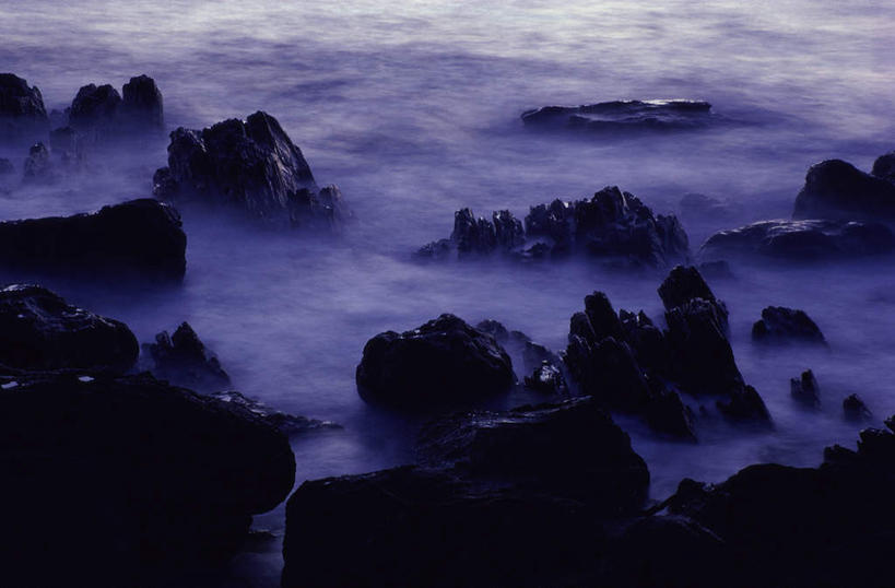 无人,横图,俯视,航拍,室外,白天,旅游,度假,石头,美景,山,山脉,雾,朦胧,模糊,石子,景观,山峰,山峦,背光,娱乐,自然,群山,享受,休闲,景色,放松,连绵,迷雾,绵延,鸟瞰,自然风光,逆光,联贯,石块,岩石,大雾,彩图,高角度拍摄