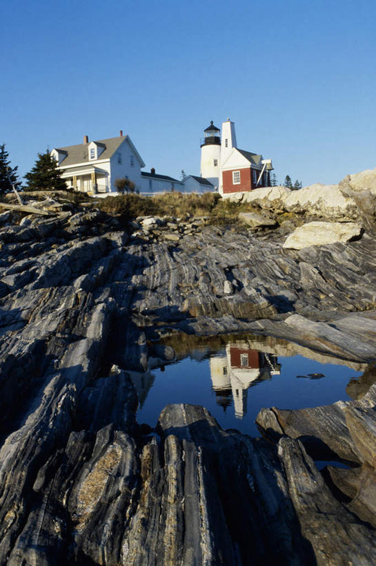 无人,竖图,室外,白天,正面,旅游,度假,石头,美景,标志建筑,道路,地标,建筑,美国,阴影,光线,信息,石子,影子,景观,灯塔,交通,方向,娱乐,建设,蓝色,蓝天,天空,阳光,自然,天,享受,休闲,旅游胜地,景色,放松,晴朗,引导,指引,北美,北美洲,自然风光,美洲,缅因州,万里无云,北亚美利加洲,亚美利加洲,缅因,松林之州,航标,石块,岩石,晴空,晴空万里,彩图,沛马奎特半岛,沛马奎特灯塔,导航