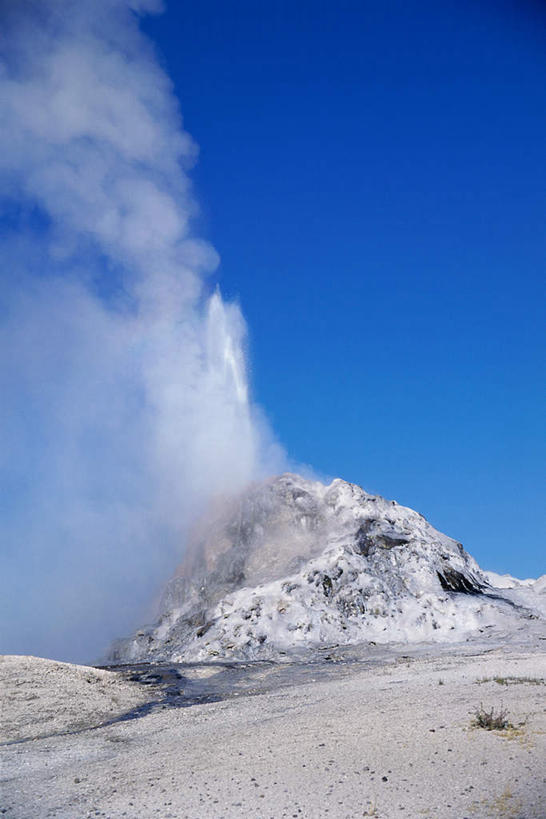 无人,公园,竖图,室外,白天,正面,旅游,度假,美景,山,雪,雪山,雾,大雪,美国,沸腾,蒸汽,冰,积雪,景观,山峰,雪景,冬季,冬天,山峦,水蒸气,娱乐,自然,享受,休闲,景色,放松,寒冷,冰冷,北美,北美洲,国家公园,自然风光,美洲,黄石国家公园,怀俄明州,怀俄明,黄石公园,蒸发,北亚美利加洲,亚美利加洲,严寒,冰凉,酷寒,凛冽,凛凛,极冷,平等之州,彩图