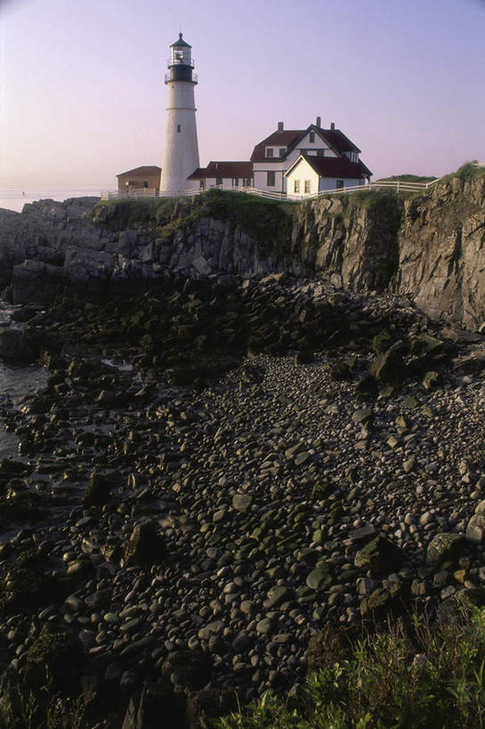 无人,竖图,室外,白天,正面,旅游,度假,石头,美景,日落,标志建筑,道路,地标,建筑,美国,信息,石子,景观,晚霞,霞光,落日,灯塔,交通,方向,娱乐,建设,自然,黄昏,享受,休闲,鹅卵石,旅游胜地,景色,彩霞,放松,引导,指引,北美,北美洲,自然风光,美洲,按摩石,缅因州,波特兰,北亚美利加洲,亚美利加洲,缅因,松林之州,航标,夕照,石块,夕阳,彩图,波特兰灯塔,波特兰前灯塔,伊丽莎白角,导航,斜阳