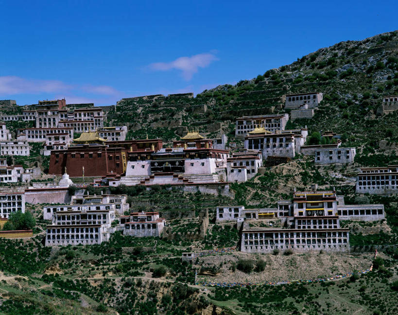 无人,家,寺庙,横图,室外,白天,正面,旅游,度假,石头,名胜古迹,山,山脉,标志建筑,地标,建筑,中国,亚洲,阴影,节日,遗迹,光线,石子,影子,房屋,屋子,山峰,云,云朵,公寓,山峦,云彩,古迹,文化,文物,娱乐,建设,古建筑,洋房,楼房,拉萨,西藏,住宅,蓝色,白云,蓝天,天空,阳光,庙宇,群山,天,祈祷,享受,休闲,健康,旅游胜地,放松,许愿,宗教,佛教,信仰,晴朗,纪念,祈求,藏,古文明,东亚,西藏自治区,首府,中华人民共和国,西南地区,拉萨市,释教,达孜县,甘丹寺,达孜,平安,石块,岩石,晴空,彩图,房子,庙,寺