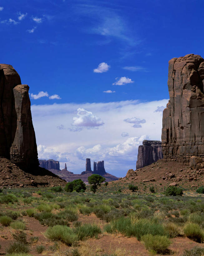 无人,竖图,室外,白天,正面,旅游,度假,石头,美景,沙漠,山,山脉,美国,阴影,光线,石子,影子,景观,山峰,云,云朵,山峦,云彩,娱乐,蓝色,白云,蓝天,天空,阳光,自然,群山,天,享受,休闲,景色,放松,晴朗,亚利桑那,北美,北美洲,自然风光,美洲,亚利桑那州,沉积岩,纪念碑山谷,纪念碑谷,纪念碑山谷公园,纪念谷,大峡谷之州,北亚美利加洲,亚美利加洲,纪念碑谷纳瓦霍部落公园,水成岩,大漠,砂漠,石块,岩石,晴空,彩图
