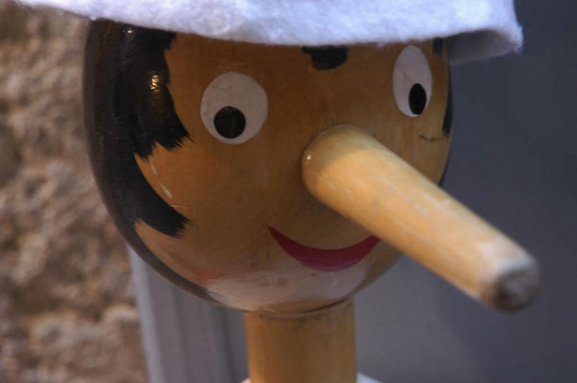 西方人,儿童,脸,头,脸颊,一个人,无人,横图,室内,特写,白天,正面,童话故事,纯洁,摆设,静物,欧洲,欧洲人,仅一个男性,仅一个人,朦胧,模糊,艺术,装饰,人偶,注视,文化,装饰品,小孩,模型,装饰物,工艺品,观察,看,仅一个小孩,可爱,童年,童趣,观看,华丽,修饰,点缀,察看,高雅,木偶,关注,饰物,简洁,童真,烂漫,无邪,衬托,美观,雅致,雅观,木偶人,木人,匹诺曹,天真,童话,男孩,男人,男性,白种人,孩子,头部,脸部,脸蛋,面部,半身,彩图,木偶奇遇记,男生