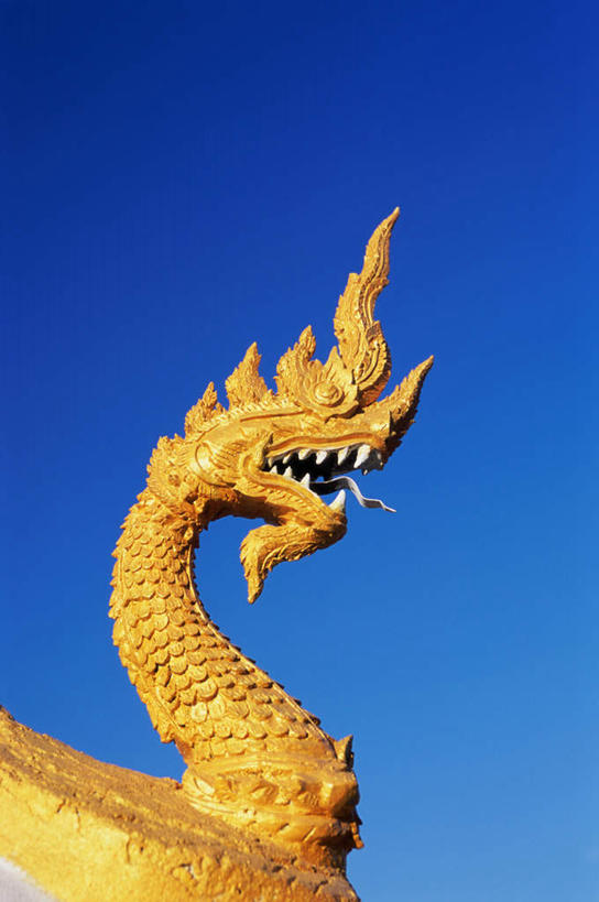 无人,寺庙,竖图,室外,特写,白天,仰视,旅游,度假,成功,标志建筑,地标,建筑,雕塑,老挝,亚洲,阴影,节日,艺术,装饰,光线,龙,雕刻,雕像,影子,首都,燃烧,文化,娱乐,建设,蓝色,蓝天,天空,阳光,香火,工艺品,庙宇,天,祈祷,享受,休闲,健康,金色,旅游胜地,放松,许愿,宗教,东南亚,信仰,晴朗,纪念,祈求,美术,富贵,高贵,主题,图腾,传说,陈列,忠诚,万里无云,万象,塔銮,功能,美学,祥瑞,富丽,灵兽,权势,尊荣,名誉,荣华,老挝人民民主共和国,平安,幸运,晴空,晴空万里,半身,彩图,低角度拍摄,庙,寺