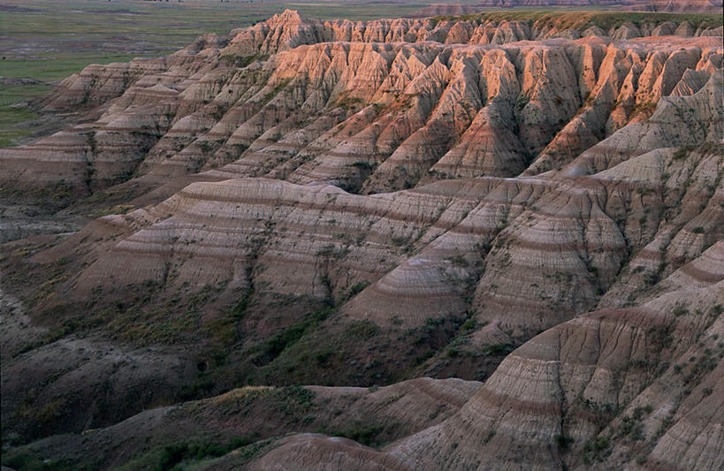无人,公园,横图,俯视,室外,白天,旅游,度假,石头,美景,沙漠,山,山脉,美国,纹路,石子,纹理,景观,山顶,山峰,山峦,娱乐,自然,群山,享受,休闲,景色,放松,北美,北美洲,国家公园,自然风光,美洲,南达科他州,沉积岩,肌理,北亚美利加洲,亚美利加洲,南达科他,草狼之州,晴朗之州,恶土国家公园,恶地国家公园,颠峰,极峰,水成岩,大漠,砂漠,石块,岩石,彩图,高角度拍摄