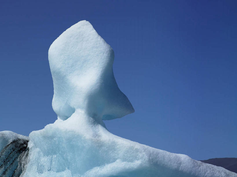 无人,横图,室外,白天,正面,旅游,度假,石头,美景,山,雪,雪山,大雪,欧洲,冰岛,阴影,光线,石子,影子,冰,积雪,景观,山顶,山峰,雪景,冬季,冬天,山峦,娱乐,蓝色,蓝天,天空,阳光,自然,天,享受,休闲,景色,放松,寒冷,晴朗,冰冷,自然风光,北欧,沉积岩,万里无云,冰岛共和国,杰古沙龙湖,严寒,冰凉,酷寒,凛冽,凛凛,极冷,瓦特纳冰原,颠峰,极峰,水成岩,石块,岩石,晴空,晴空万里,彩图