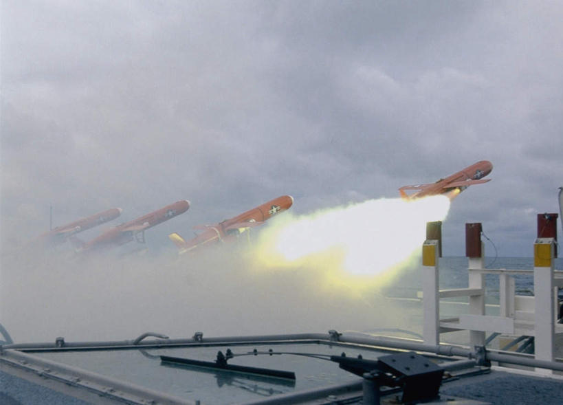 无人,横图,室外,白天,仰视,热情,火箭,高科技,科技,飞机,火,美国,科学,火焰,乌云,云,阴天,云朵,燃烧,云彩,航空,天空,交通工具,天,战争,工业,空军,战斗机,北美,发射器,北美洲,昏暗,阴沉,载具,美洲,导弹,炮弹,军用机,弹道导弹,军方,军工业,美军,军用战斗机,国防,BQM-74E靶机,北亚美利加洲,亚美利加洲,彩图,低角度拍摄,靶机,美军靶机