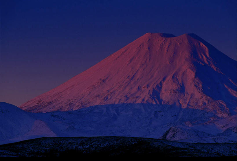 无人,横图,室外,白天,正面,旅游,度假,石头,美景,日落,山,山脉,新西兰,阴影,光线,石子,影子,景观,山顶,山峰,晚霞,霞光,落日,山峦,娱乐,阳光,自然,黄昏,群山,享受,休闲,景色,彩霞,放松,国家公园,自然风光,大洋洲,沉积岩,纽西兰,长白云之乡,颠峰,极峰,夕照,水成岩,东加里罗国家公园,汤加里罗国家公园,石块,岩石,夕阳,彩图,斜阳