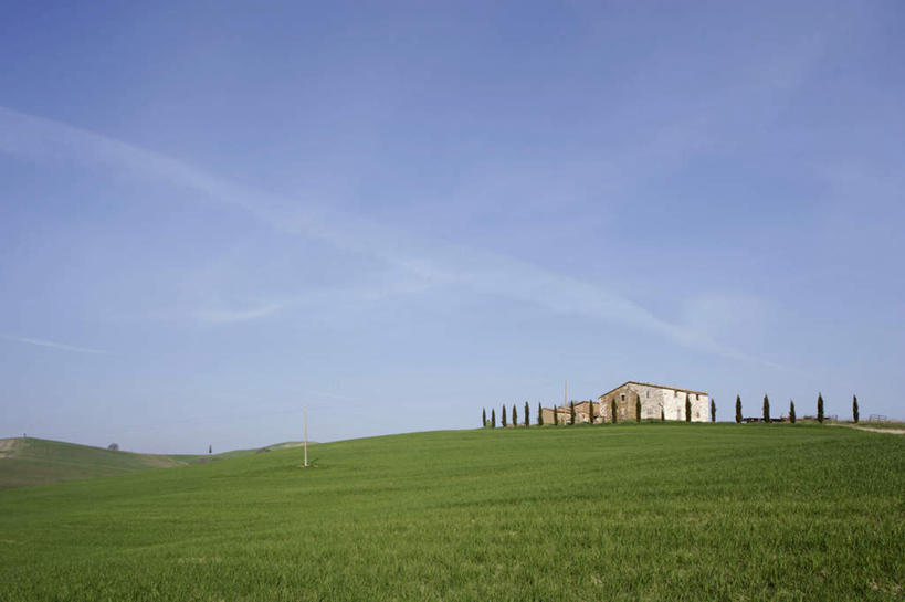 无人,家,农场,栏杆,横图,室外,白天,正面,旅游,度假,畜牧业,牧场,草地,草坪,美景,山,山脉,植物,意大利,欧洲,阴影,光线,影子,栅栏,房屋,屋子,地平线,景观,篱笆,山峰,云,云朵,围栏,辽阔,地面,山峦,云彩,娱乐,护栏,楼房,住宅,草,蓝色,绿色,白云,蓝天,天空,阳光,自然,群山,天,享受,休闲,广阔,景色,放松,晴朗,一望无际,托斯卡纳,锡耶纳,南欧,自然风光,延伸,皮恩扎,畜牧,意大利共和国,天地相交,牧业,托斯卡纳大区,无边无际,一马平川,晴空,彩图,房子