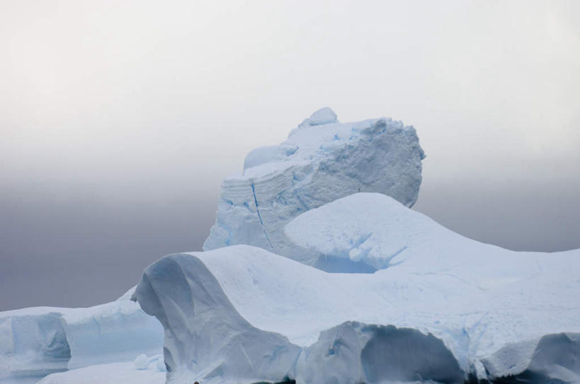 无人,横图,室外,白天,正面,旅游,度假,冰山,美景,山,阴影,朦胧,模糊,光线,影子,冰,景观,山峰,云,云朵,山峦,云彩,娱乐,冰川,蓝色,白云,蓝天,天空,阳光,自然,天,享受,休闲,景色,放松,寒冷,晴朗,冰冷,自然风光,南极洲,冰河,严寒,冰凉,酷寒,凛冽,凛凛,极冷,格雷厄姆地,南极半岛,南极大陆,帕默半岛,晴空,彩图