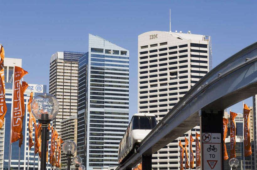 无人,高楼大厦,横图,室外,白天,仰视,度假,美景,城市风光,标志建筑,城市,大厦,地标,地铁,建筑,路灯,摩天大楼,旗帜,照明,澳大利亚,阴影,光线,影子,景观,建筑群,灯光,轨道交通,娱乐,旗子,建设,灯,蓝色,蓝天,天空,阳光,天,享受,休闲,景色,放松,晴朗,照亮,照明设备,大洋洲,悉尼,澳洲,万里无云,南方大陆,首府,澳大利亚联邦,旌旗,旗号,新州,新南威尔士,新南威尔士州,达令港,情人港,晴空,晴空万里,彩图,低角度拍摄,大楼,高层建筑,高楼,摩天楼,地铁机动车,地下铁,轻轨