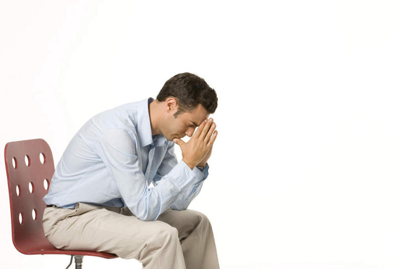 西方人,一个人,商务人士,商务男性,坐,闭眼,横图,室内,白天,白色背景,侧面,衬衫,失败,椅子,欧洲,欧洲人,仅一个男性,仅一个人,撑,套装,沮丧,塑料,托腮,仅一个年轻男性,塑料制品,托,难受,无奈,摄影,影棚,失望,悲伤,伤心,难过,托下巴,失落,商务装,工薪阶层,颓废,挫败,受挫,落败,落空,错过,失足,失意,失策,失算,颓丧,衰颓,悲哀,懊丧,颓靡,气馁,丧气,败北,挫折,失利,男人,男性,年轻男性,白种人,白领,上班族,闭眼睛,闭着眼,闭着眼睛,坐着,半身,彩图,影棚拍摄,衬衣,拍摄
