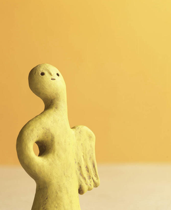 一个人,无人,竖图,室内,特写,白天,正面,静物,雕塑,仅一个男性,仅一个人,天使,艺术,装饰,翅膀,雕刻,雕像,泥塑,手工艺品,文化,仅一个年轻男性,一个,黄色,工艺品,摄影,影棚,单个,纪念,美术,粘土,高雅,神圣,主题,善良,陈列,信徒,手工艺,功能,美学,自信心,品位,使者,圣洁,男人,男性,年轻男性,半身,彩图,影棚拍摄,拍摄