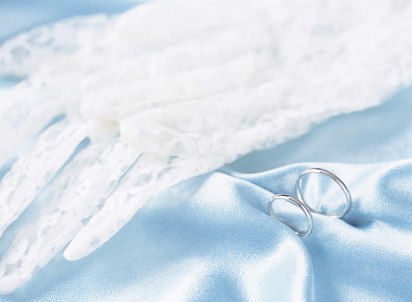 无人,横图,俯视,室内,特写,白天,静物,花纹,装饰,褶皱,纹路,布,图案,纹理,蕾丝,花边,布纹,一只,蓝色,白色,手套,华丽,修饰,布匹,点缀,肌理,衬托,美观,雅致,雅观,抽纱,彩图,高角度拍摄