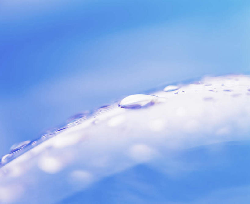 无人,横图,室内,特写,白天,正面,水,露水,许多,蓝色背景,朦胧,模糊,散落,透明,液体,水滴,表面,水珠,露珠,摄影,影棚,生机,剔透,灵动,通明,彩图,影棚拍摄,拍摄,晶莹