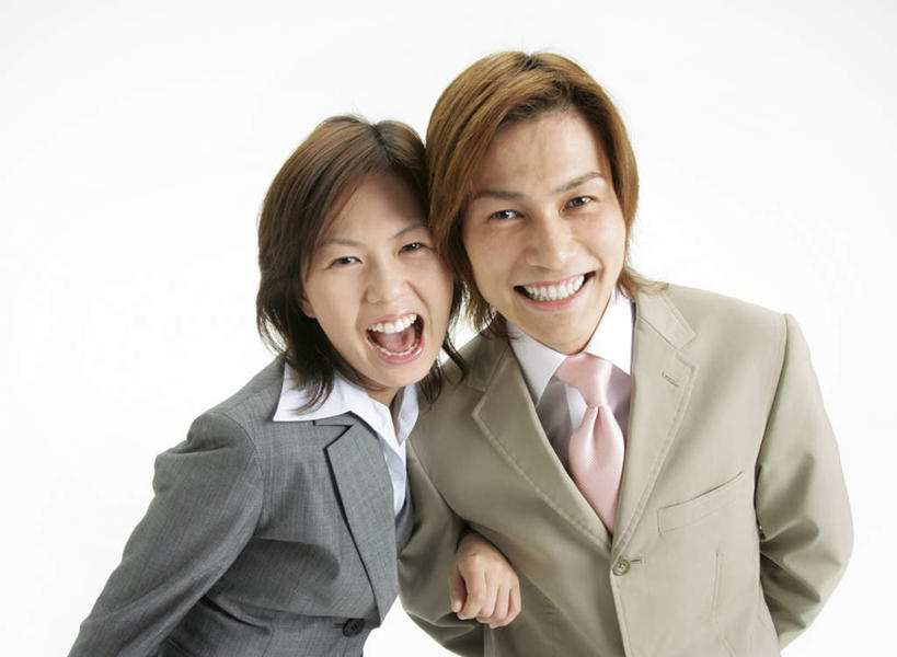 东方人,两个人,同事,商务人士,商务男性,商务女性,站,笑,微笑,露齿笑,横图,室内,白天,白色背景,正面,衬衫,成功,合作,团队,集体,信心,亚洲,阴影,套装,反射,影子,领带,注视,黄种人,队伍,观察,看,靠,靠着,手挽手,站着,摄影,影棚,观看,察看,领导,成就,关注,商务装,合伙,领袖,工薪阶层,男人,男性,年轻男性,年轻女性,女人,女性,亚洲人,白领,上班族,站立,半身,彩图,影棚拍摄,衬衣,拍摄