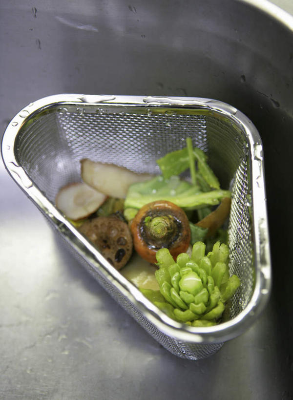 无人,竖图,俯视,室内,特写,白天,厨房,蔬菜,金属制品,一堆,堆叠,堆积,新鲜,金属,水槽,食品,垃圾,水斗,食物,有机食品,绿色食品,堆,渣滓,彩图,高角度拍摄,灶间