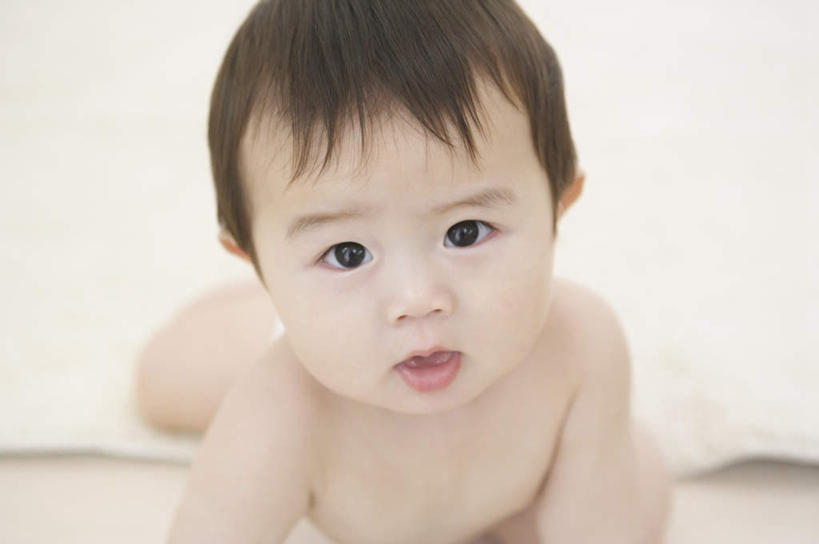 东方人,婴儿,儿童,嘴,一个人,躺,横图,俯视,室内,白天,纯洁,卧室,亚洲,仅一个人,朦胧,模糊,塌塌米,榻榻米,注视,黄种人,裸露,小孩,嘟嘴,观察,看,趴着,撅嘴,可爱,活泼,观看,察看,关注,宝宝,裸,纯真,烂漫,无邪,叠席,卧着,伶俐,天真,亚洲人,孩子,嘴巴,嘴唇,趴,抬头,躺着,卧,仰头,半身,彩图,高角度拍摄,睡房,卧房