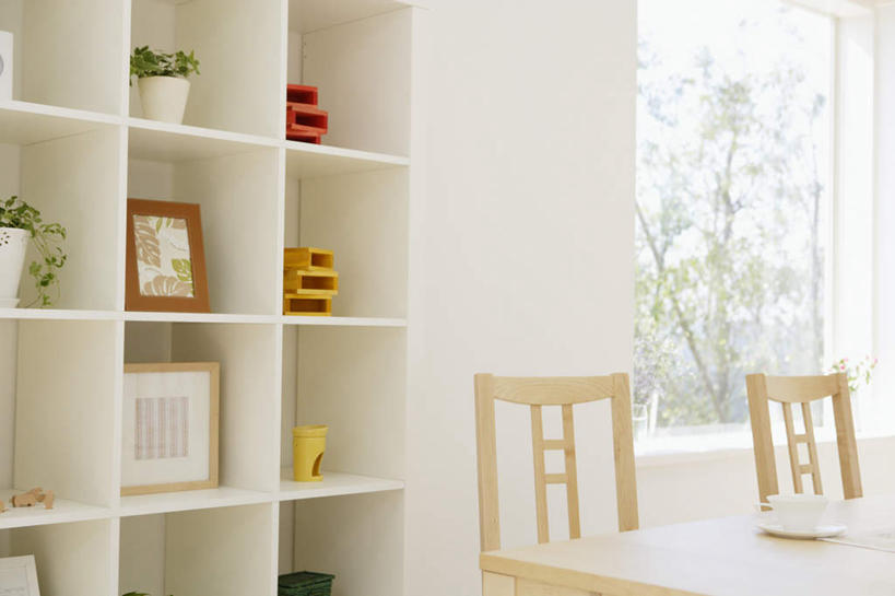 无人,客厅,横图,室内,白天,正面,植物,窗户,柜子,桌面,桌子,杯子,椅子,木制,瓷器,盆栽,木椅,躺椅,咖啡杯,盆景,陶瓷制品,储物柜,玻璃窗,绿色,自然,木制品,生长,成长,起居室,储存,瓷杯,客堂,储备,蕴藏,贮备,彩图,贮存