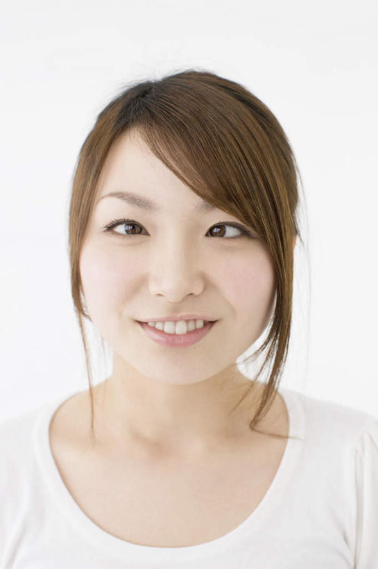 东方人,脸,头,眼睛,脸颊,一个人,笑,微笑,露齿笑,竖图,室内,特写,白天,白色背景,正面,亚洲,瞳孔,仅一个年轻女性,仅一个女性,仅一个人,服装,注视,休闲装,黄种人,肩膀,衣服,白色,观察,看,休闲,鬼脸,休闲服,眼部,摄影,服饰,影棚,观看,斗鸡眼,察看,关注,对眼,内斜,年轻女性,女人,女性,亚洲人,头部,脸部,脸蛋,面部,眼,半身,彩图,影棚拍摄,拍摄